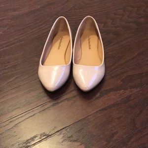 Nude flat shoe